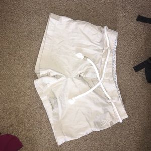 Shorts with removable belt